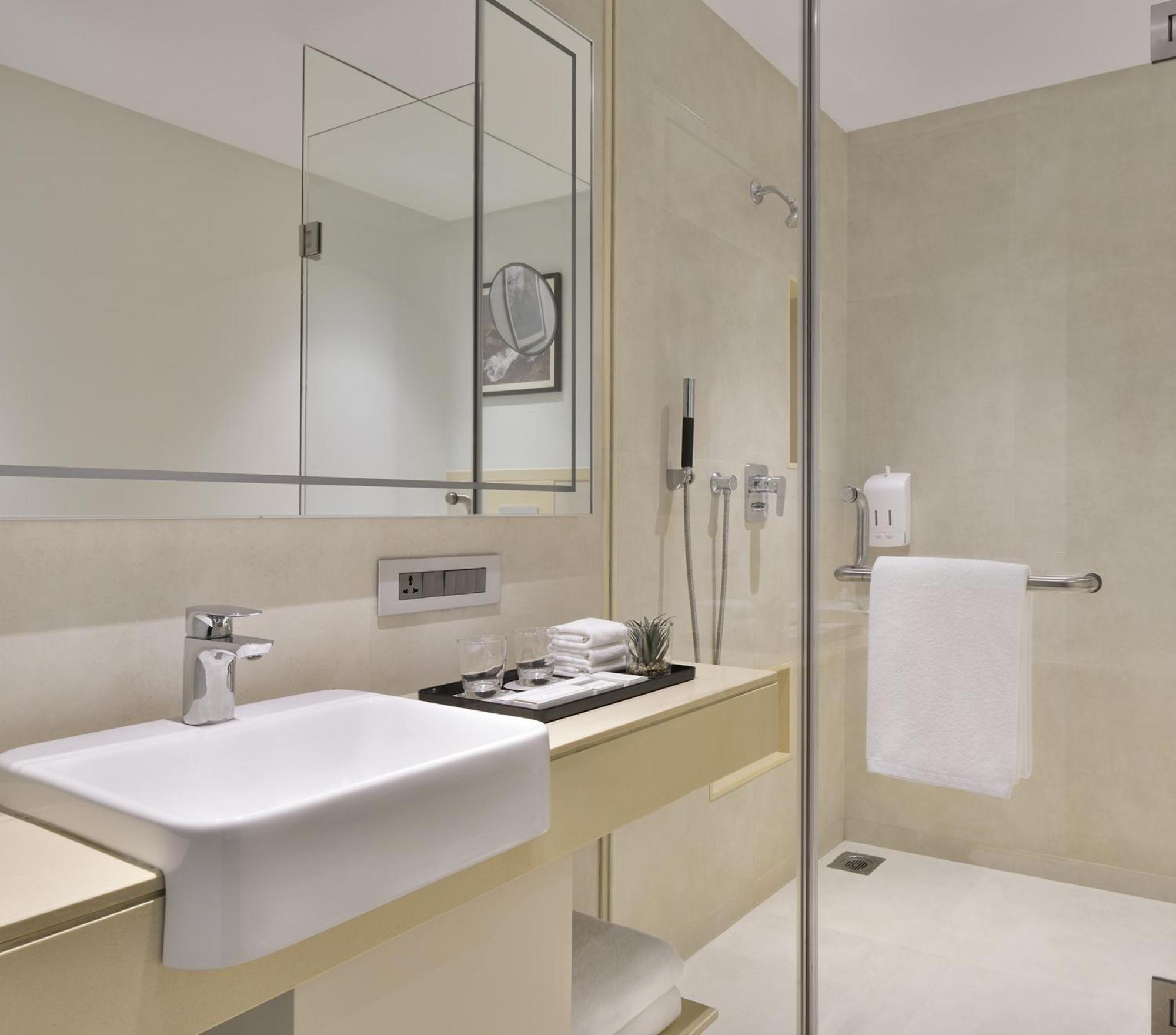 Hotel Citadines Arpora Nagoa Goa Esterno foto